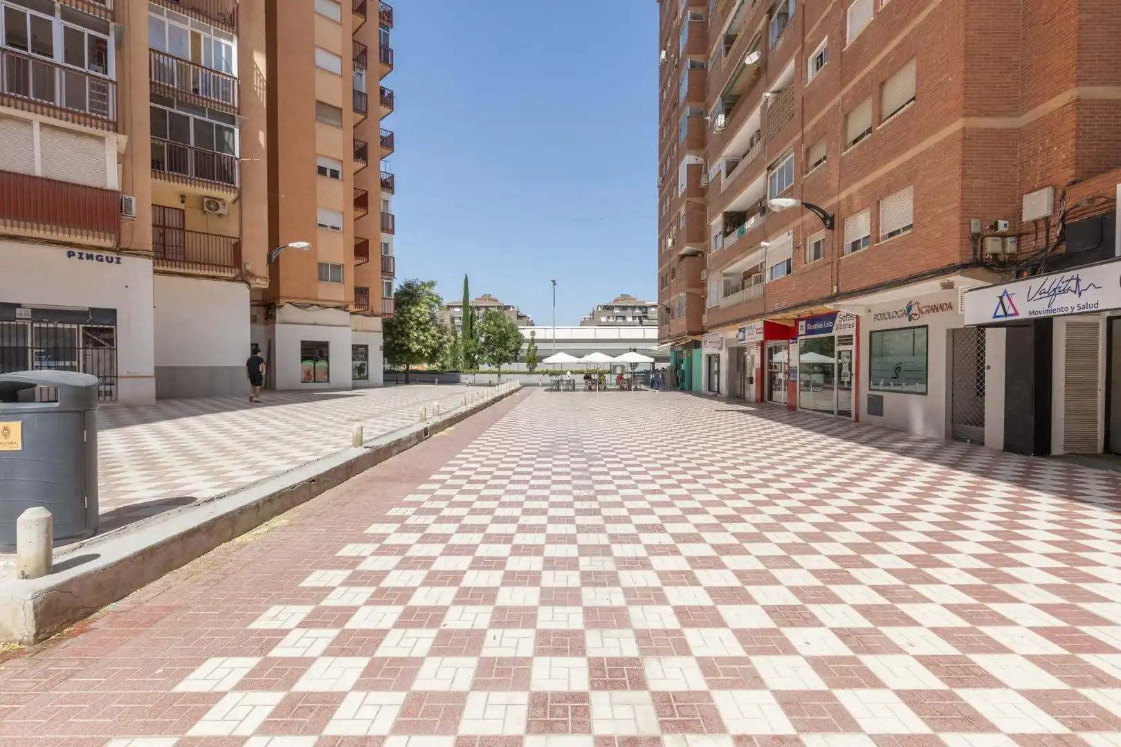 Vista exterior de Piso en venta en Granada con Terraza, Amueblado y Balcón