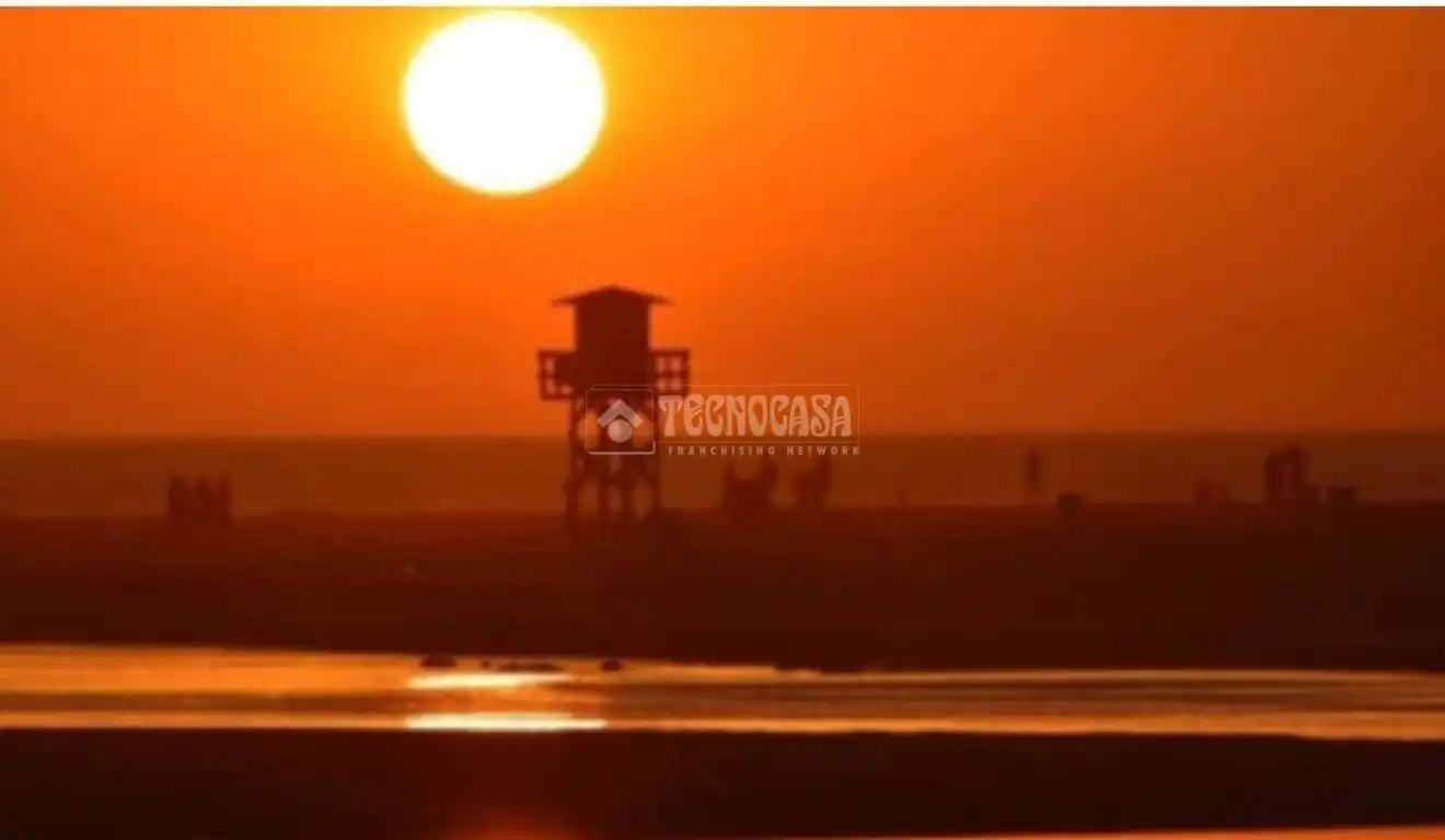 Vista exterior de Pis en venda en Conil de la Frontera amb Aire condicionat, Calefacció i Traster