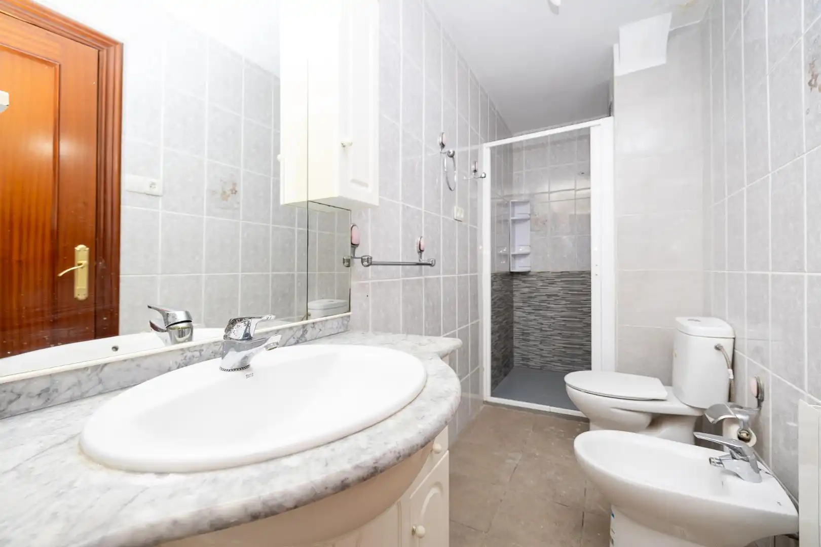 Baño de Piso en venta en Granada con Aire acondicionado, Calefacción y Terraza