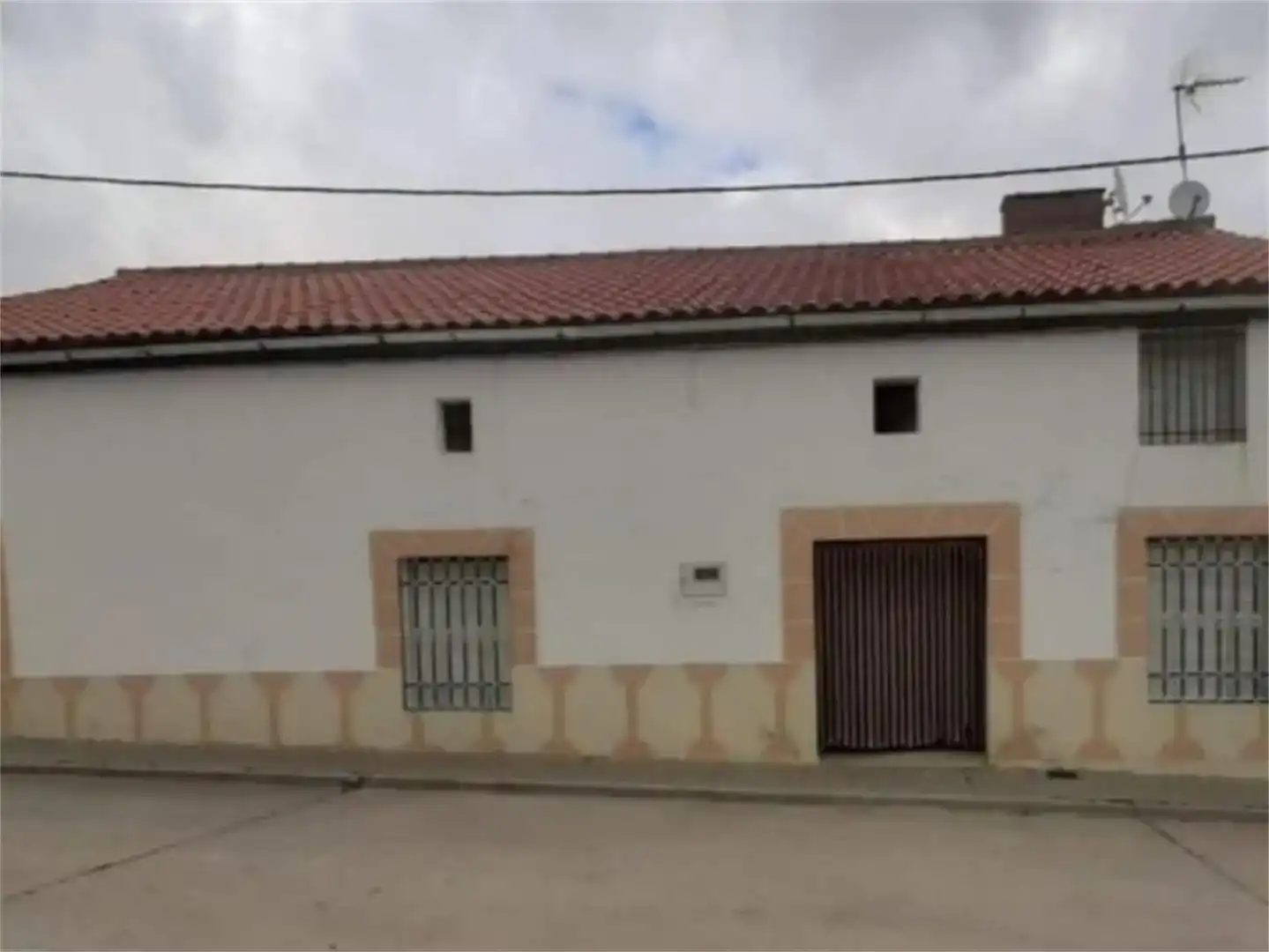 Vista exterior de Casa adosada en venda en Muñopedro