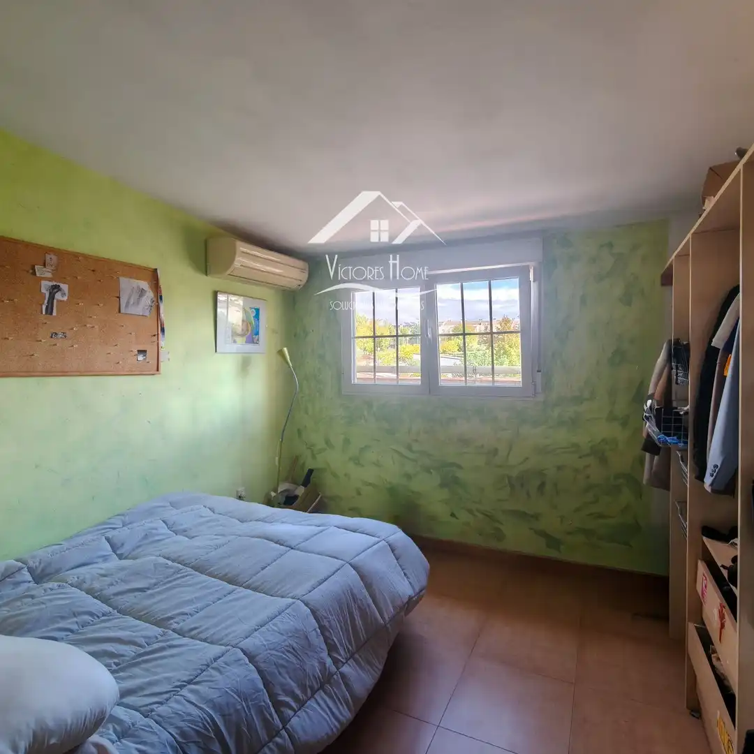 Habitación de Casa adosada en venta en Rivas-Vaciamadrid con Aire acondicionado, Calefacción y Jardín privado