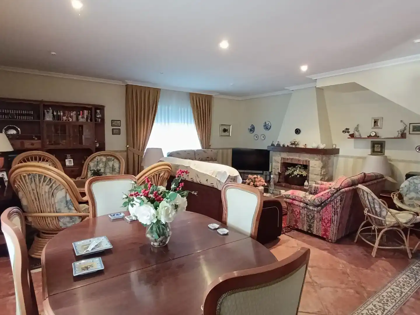 Sala d'estar de Casa o xalet en venda en Valladolid Capital amb Piscina i Balcó