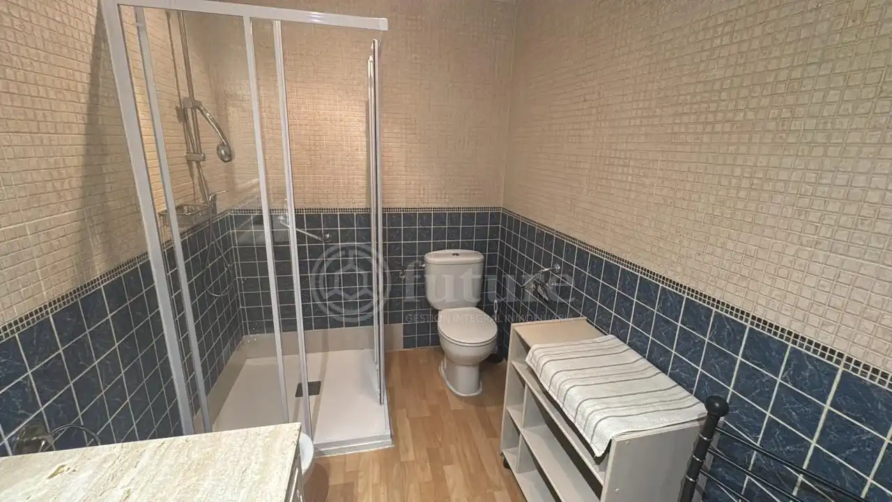 Badezimmer von Wohnung zur Miete in Salamanca mit Heizung und Möbliert