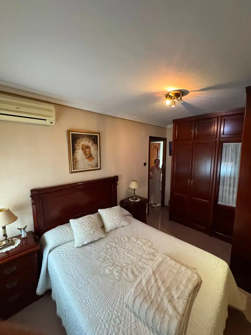 Habitación de Piso en venta en Sevilla con Aire acondicionado y Calefacción
