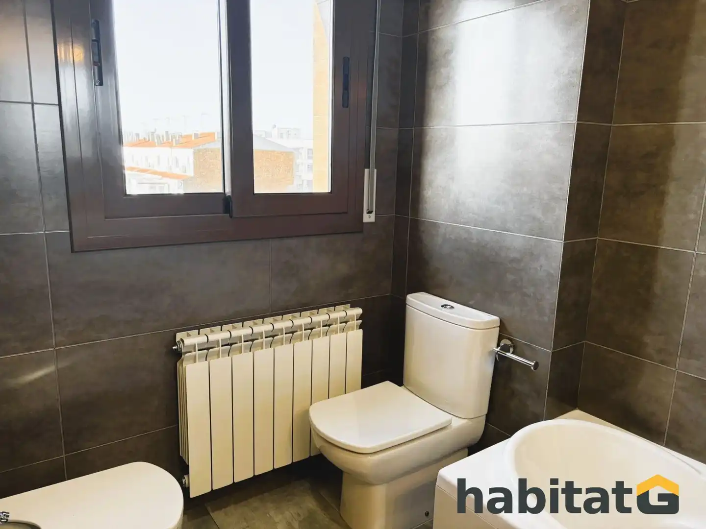 Baño de Casa adosada en venta en El Palau d'Anglesola con Calefacción, Terraza y Trastero