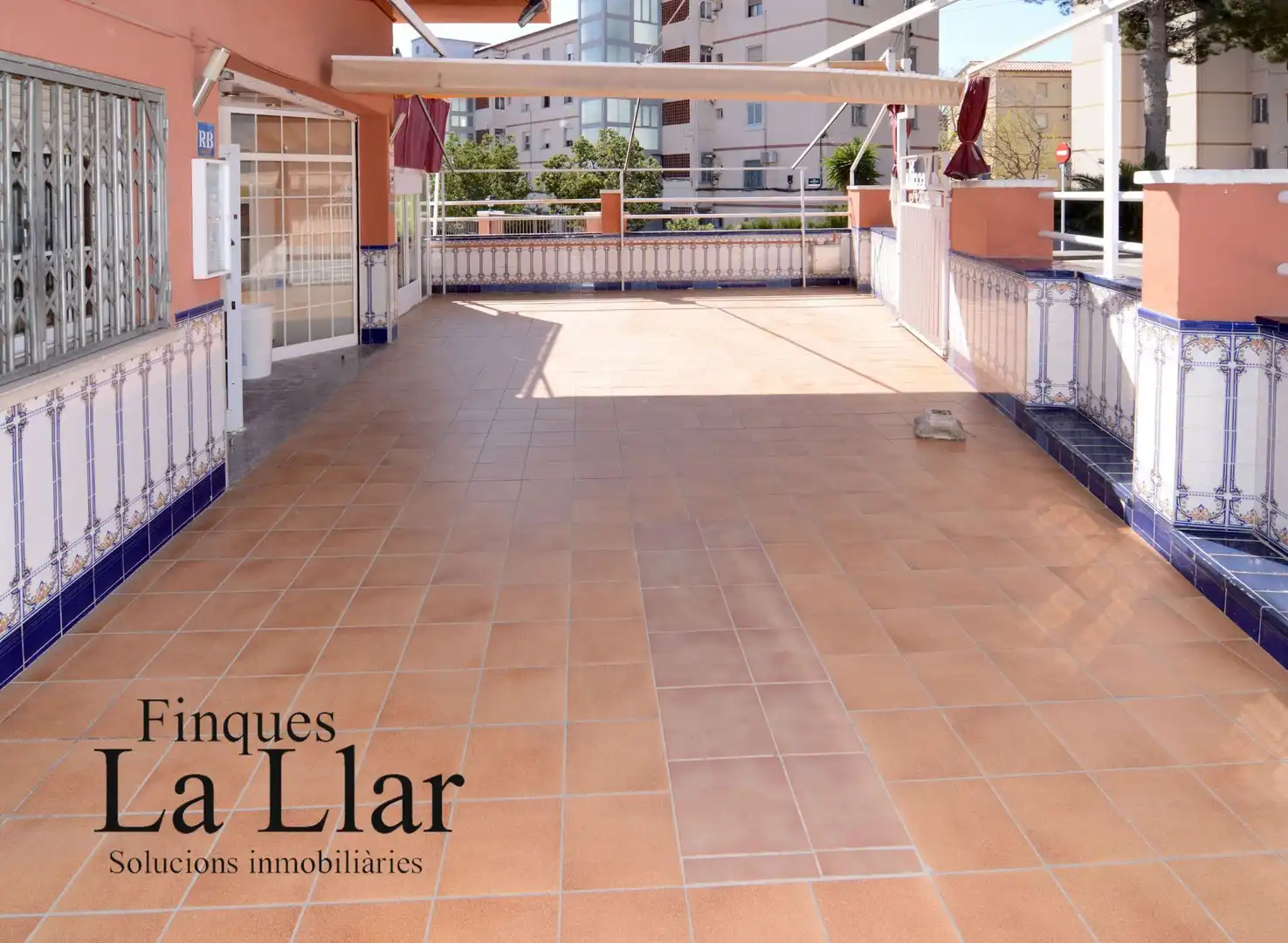 Commercial properties for sale in d'Ernest Lluch, Torrent Ballester