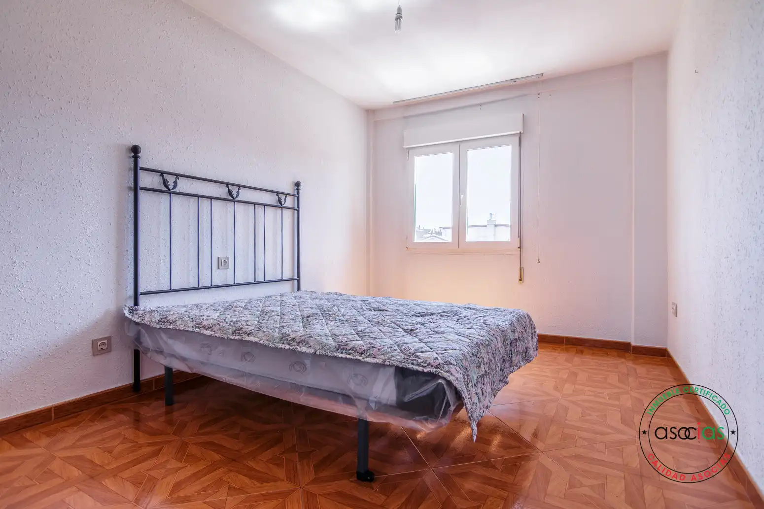 Habitación de Piso en venta en Gijón  con Calefacción y Jardín privado