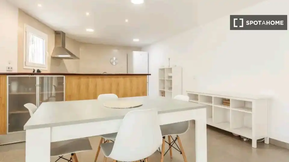 Cuina de Pis de lloguer en Vallromanes amb Aire condicionat, Calefacció i Moblat