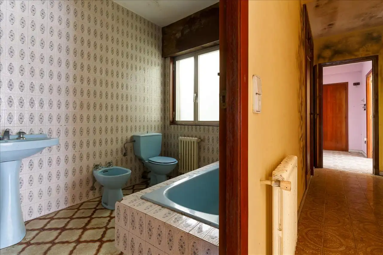 Bathroom of Flat for sale in Ordes