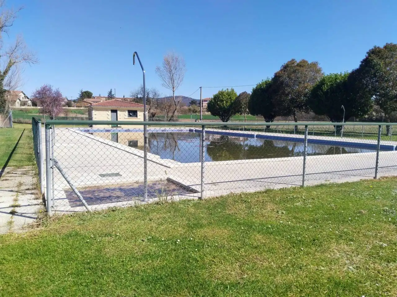 Schwimmbecken von Wohnung zum Verkauf in Merindad de Cuesta-Urria mit Heizung, Abstellraum und Möbliert