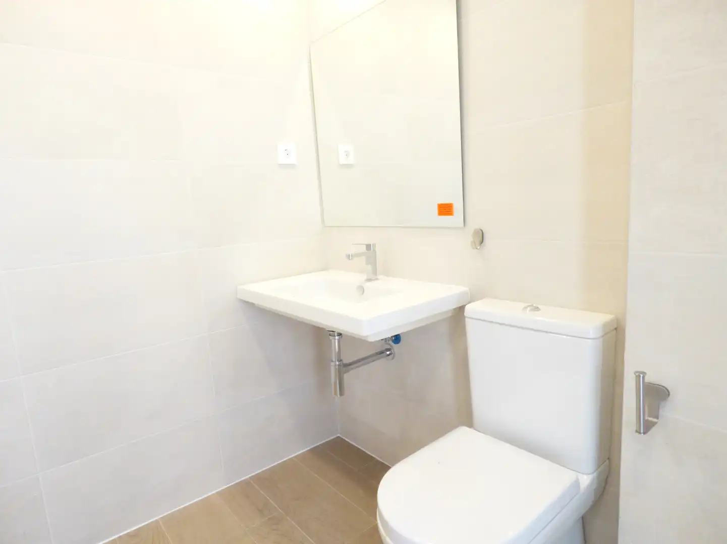Bathroom of Flat for rent in Madrid  with Air Conditioner, Heating and Private garden