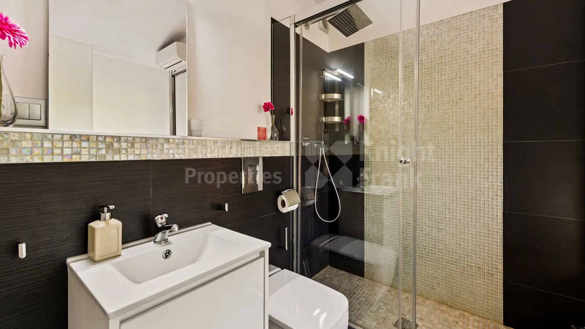 Baño de Casa o chalet en venta en Marbella con Aire acondicionado, Jardín privado y Terraza