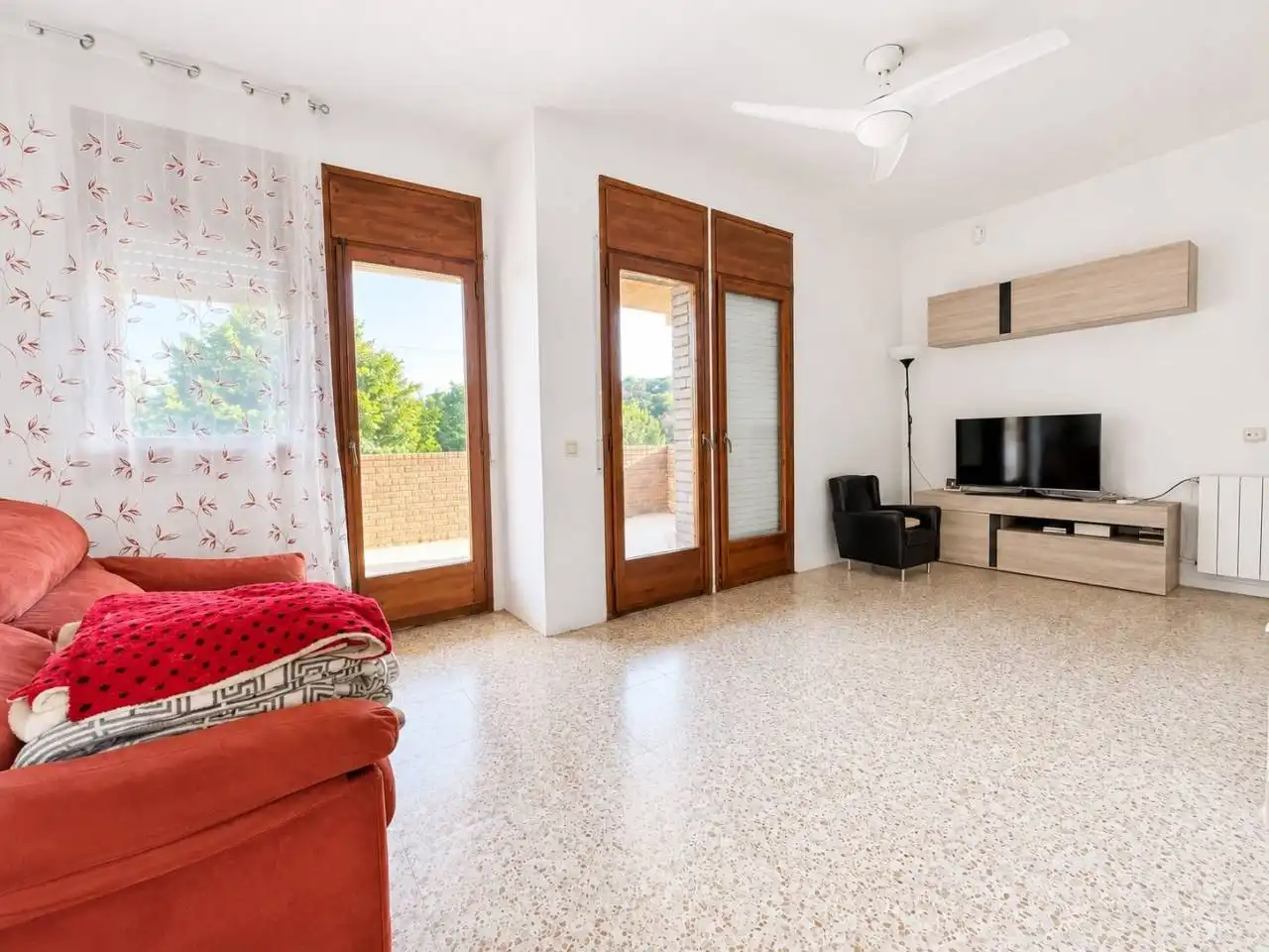Sala d'estar de Casa o xalet en venda en Riells i Viabrea amb Aire condicionat, Calefacció i Jardí privat