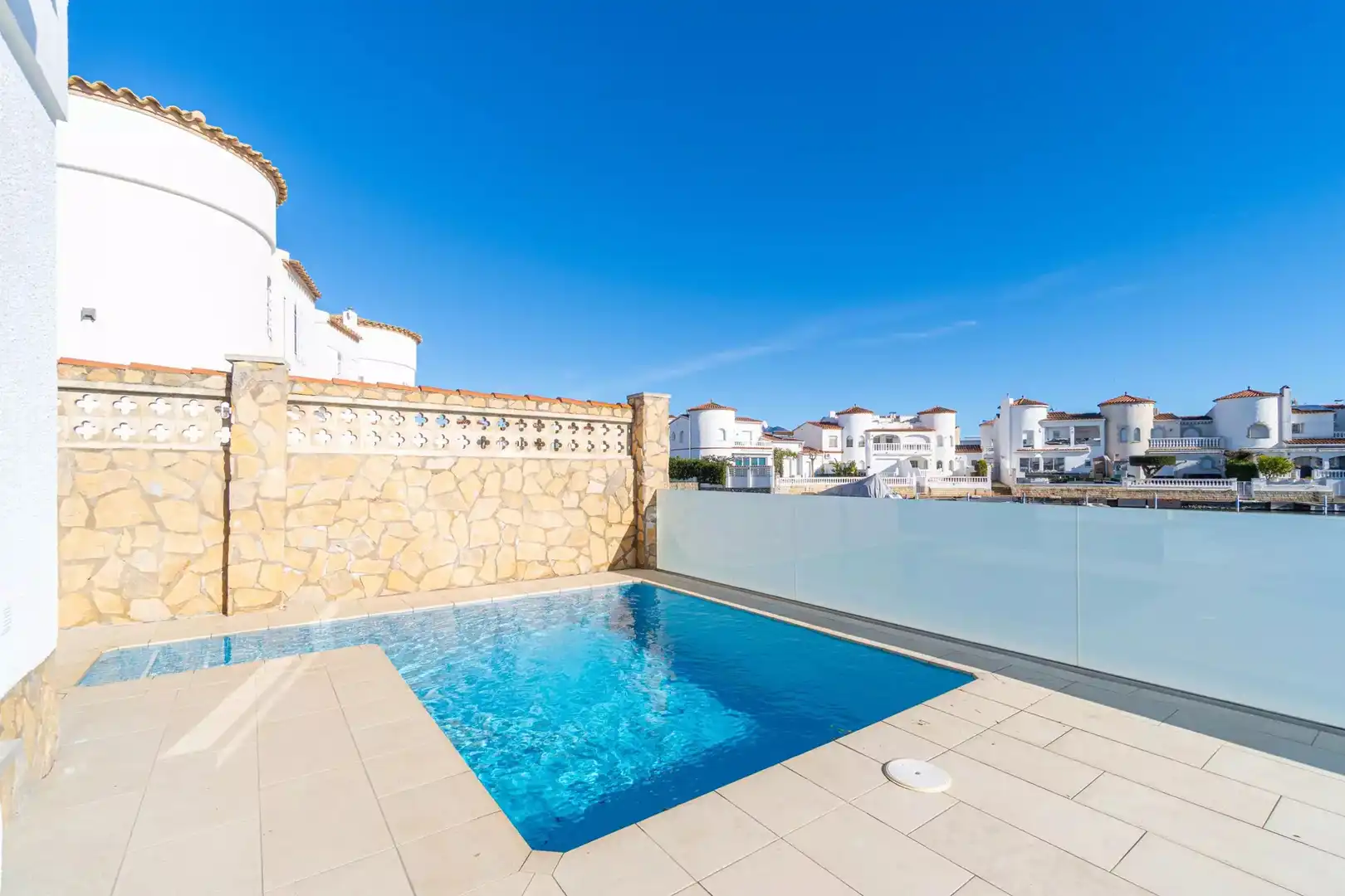 Piscina de Casa o xalet en venda en Empuriabrava amb Aire condicionat, Terrassa i Piscina