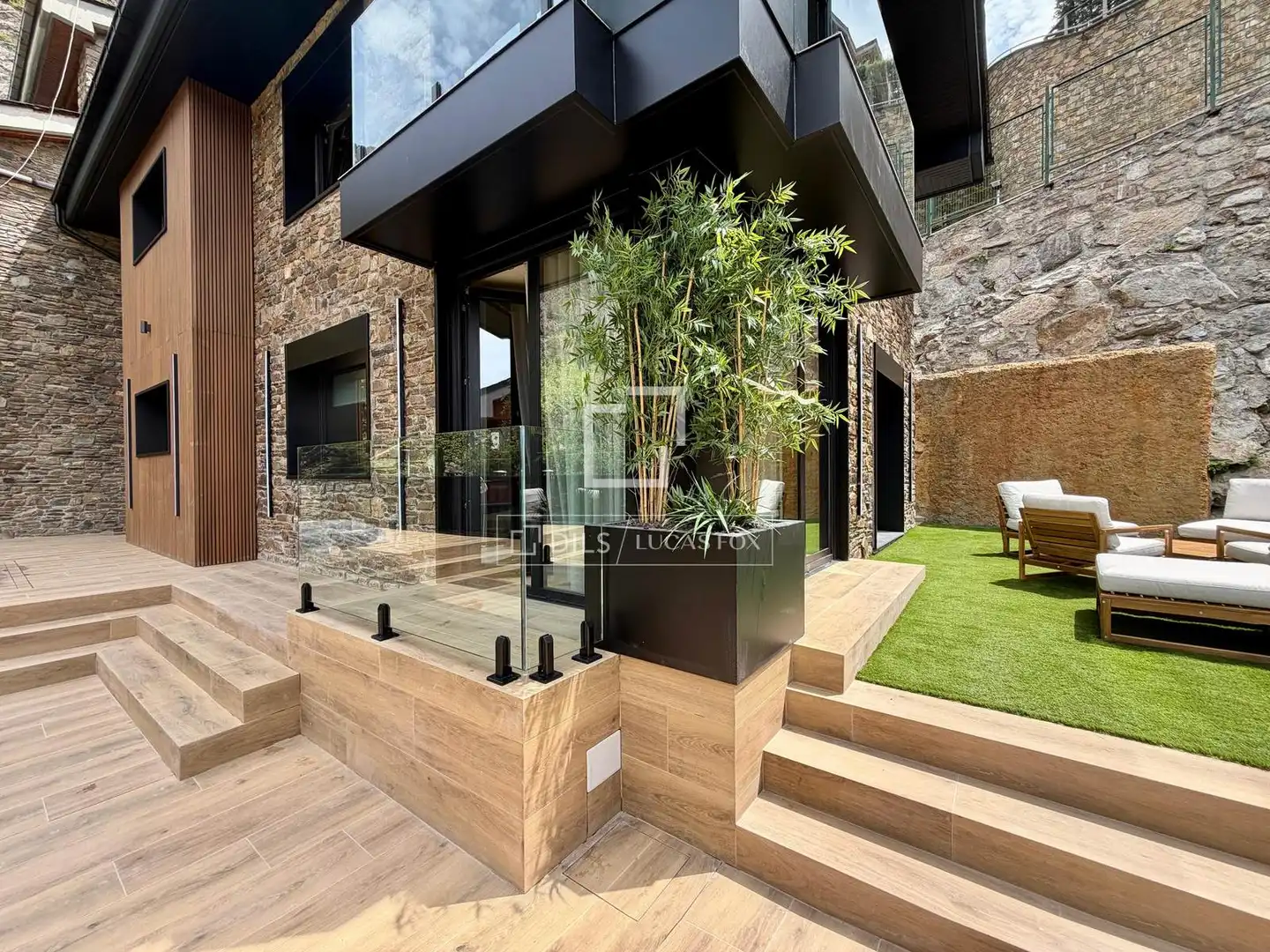 Terrassa de Casa o xalet en venda en Madrid amb Calefacció, Jardí privat i Parquet