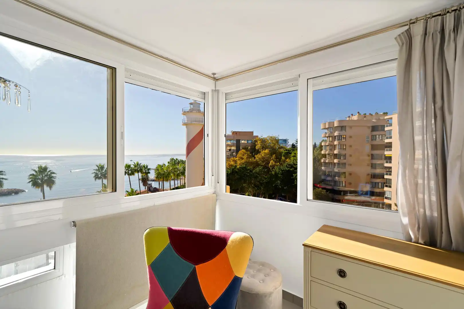 Habitación de Apartamento en venta en Marbella con Calefacción, Terraza y Piscina comunitaria