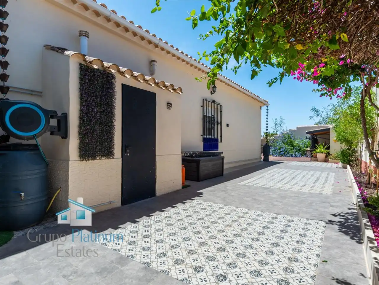 Vista exterior de Casa o xalet en venda en Albox amb Aire condicionat, Jardí privat i Traster