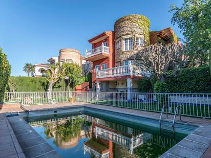 Vista exterior de Casa o xalet en venda en Gójar amb Aire condicionat, Terrassa i Piscina