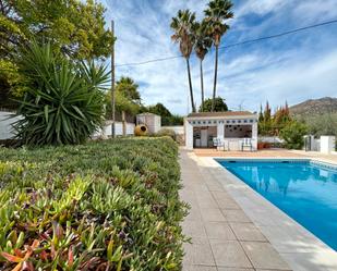 Vista exterior de Casa o xalet en venda en Lora de Estepa amb Aire condicionat, Jardí privat i Terrassa