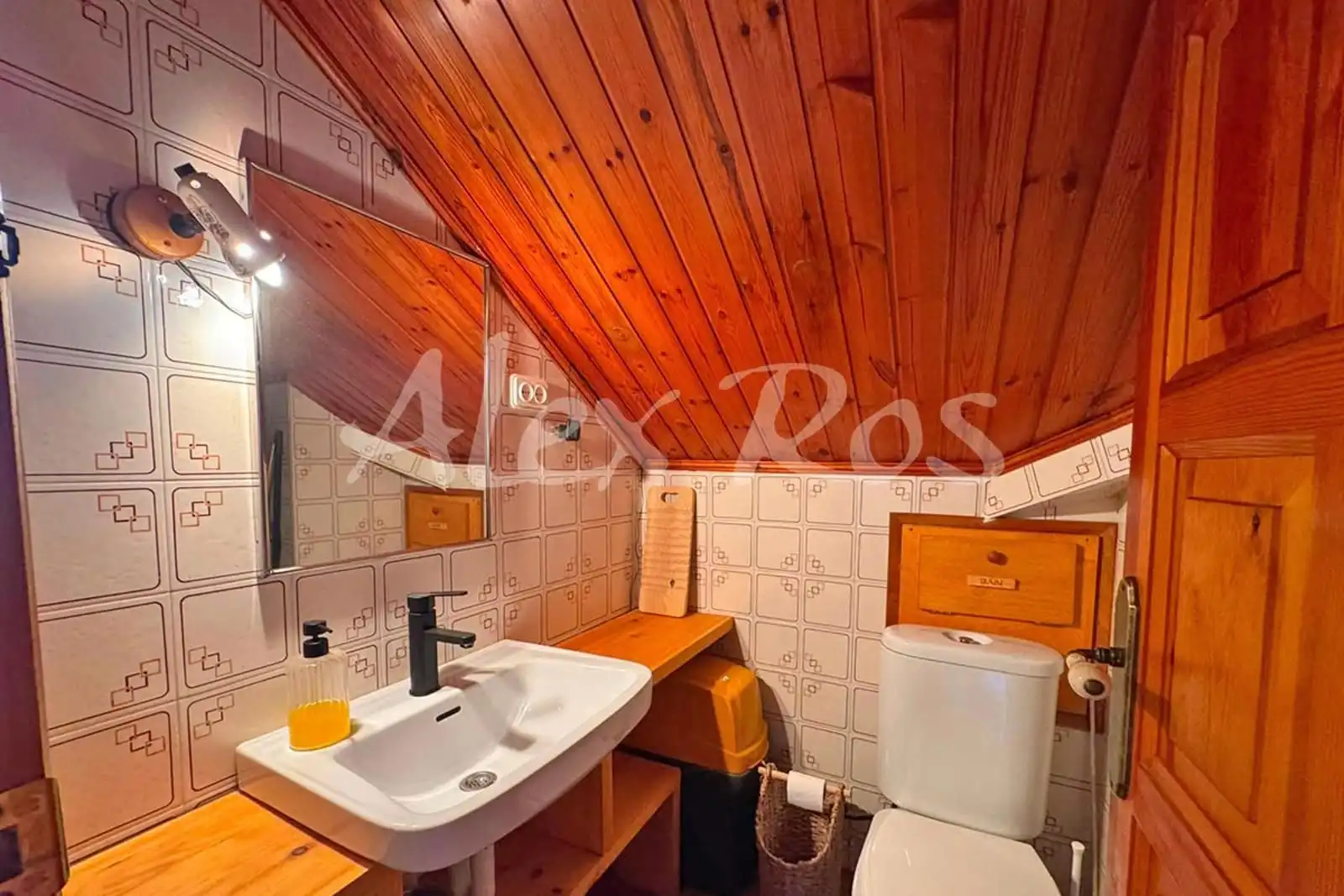 Baño de Ático en venta en Prats i Sansor con Calefacción y Trastero