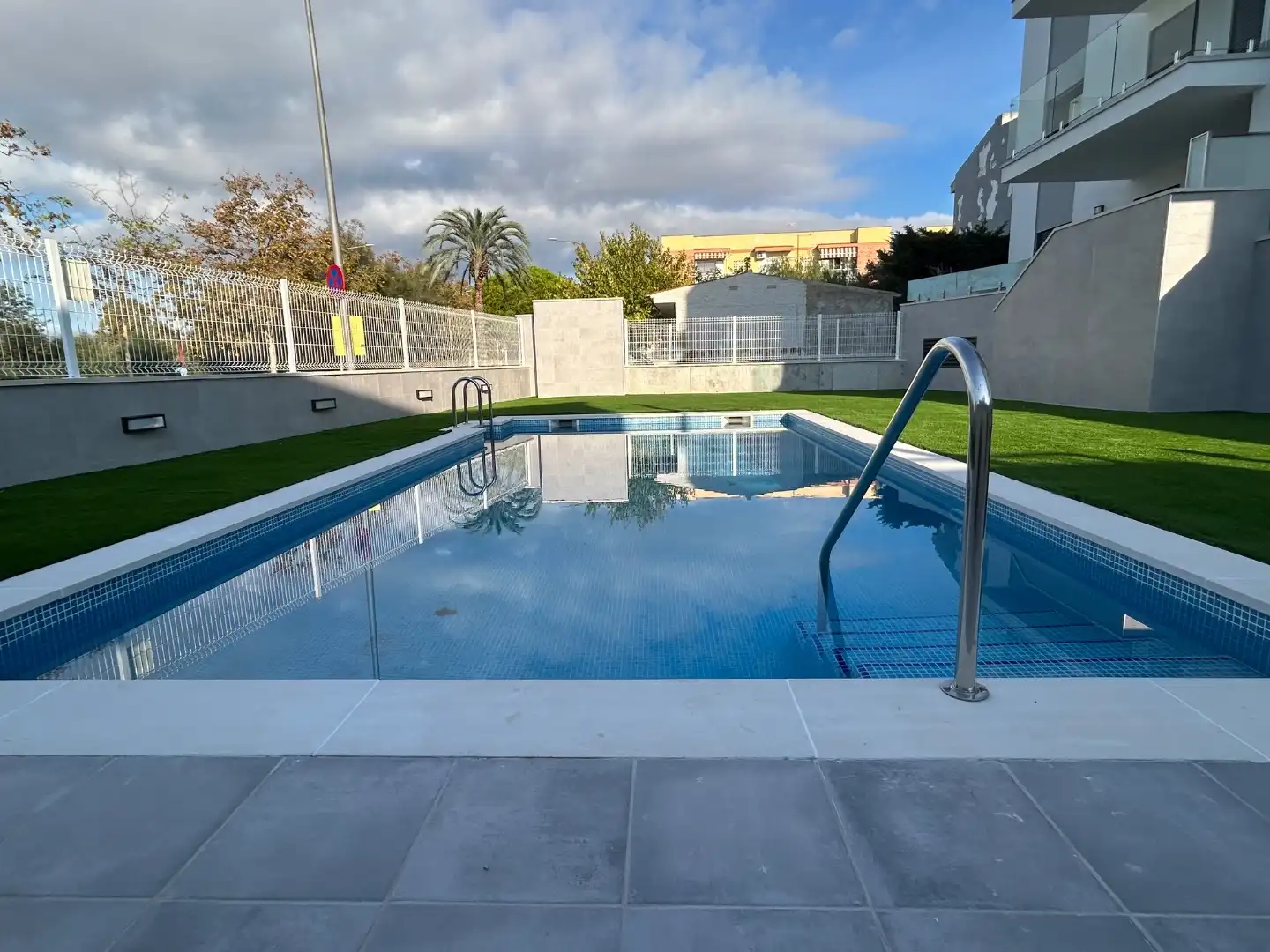 Swimming pool of Flat for rent in Marítim