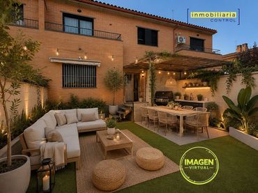 Terraced house with balcony for sale in Calle Sierra de Albarracín 26