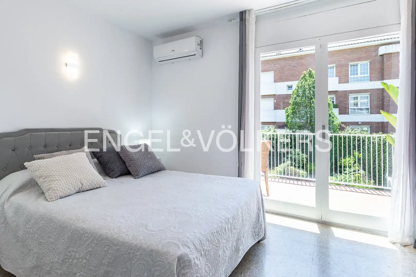 Dormitori de Casa o xalet en venda en Sant Cugat del Vallès amb Aire condicionat, Calefacció i Jardí privat