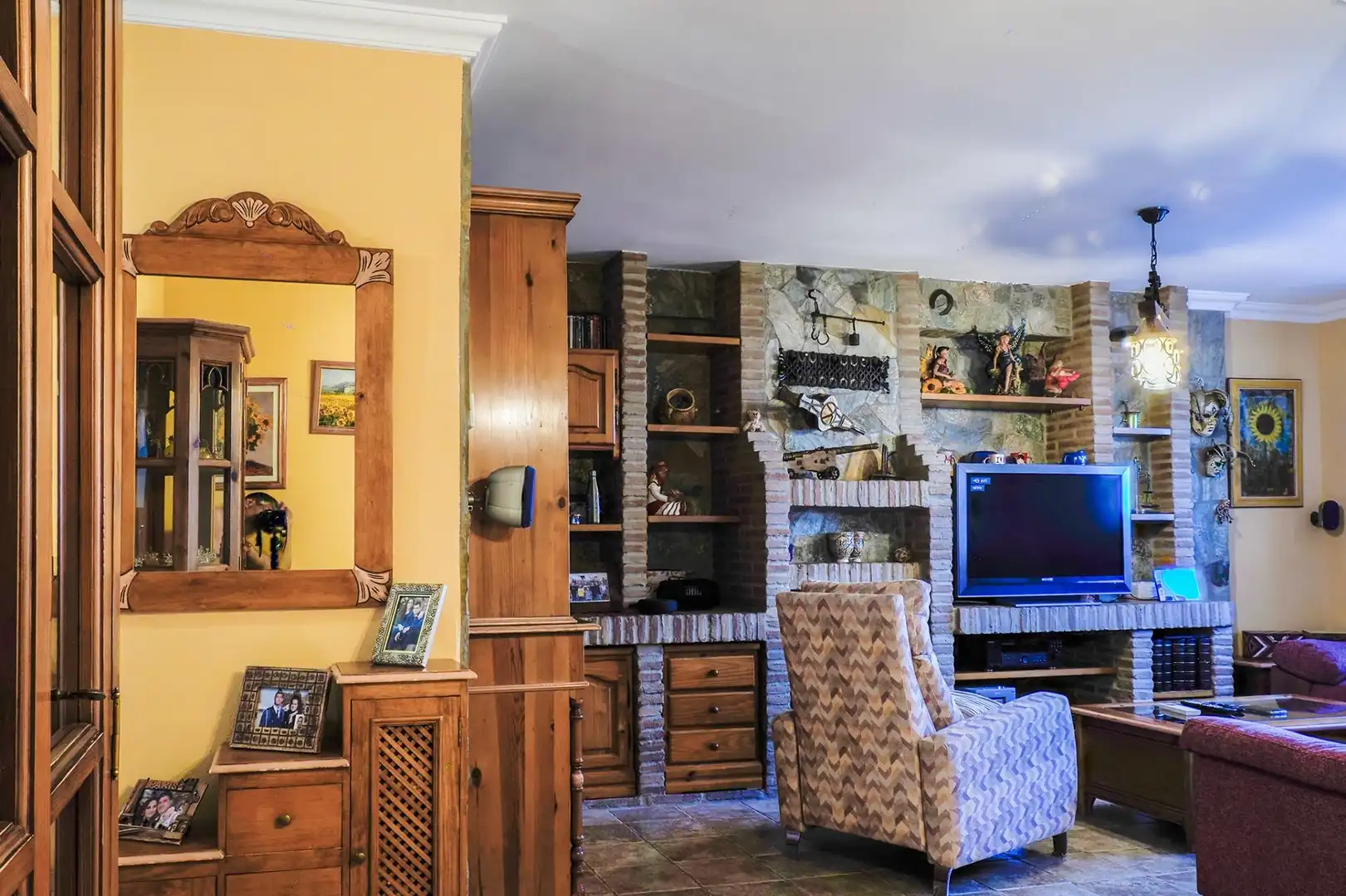 Sala d'estar de Casa adosada en venda en Marbella amb Aire condicionat, Terrassa i Moblat