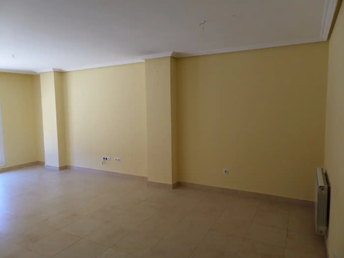 Casa adosada en venta en Laguna de Duero con Calefacción, Terraza y Trastero