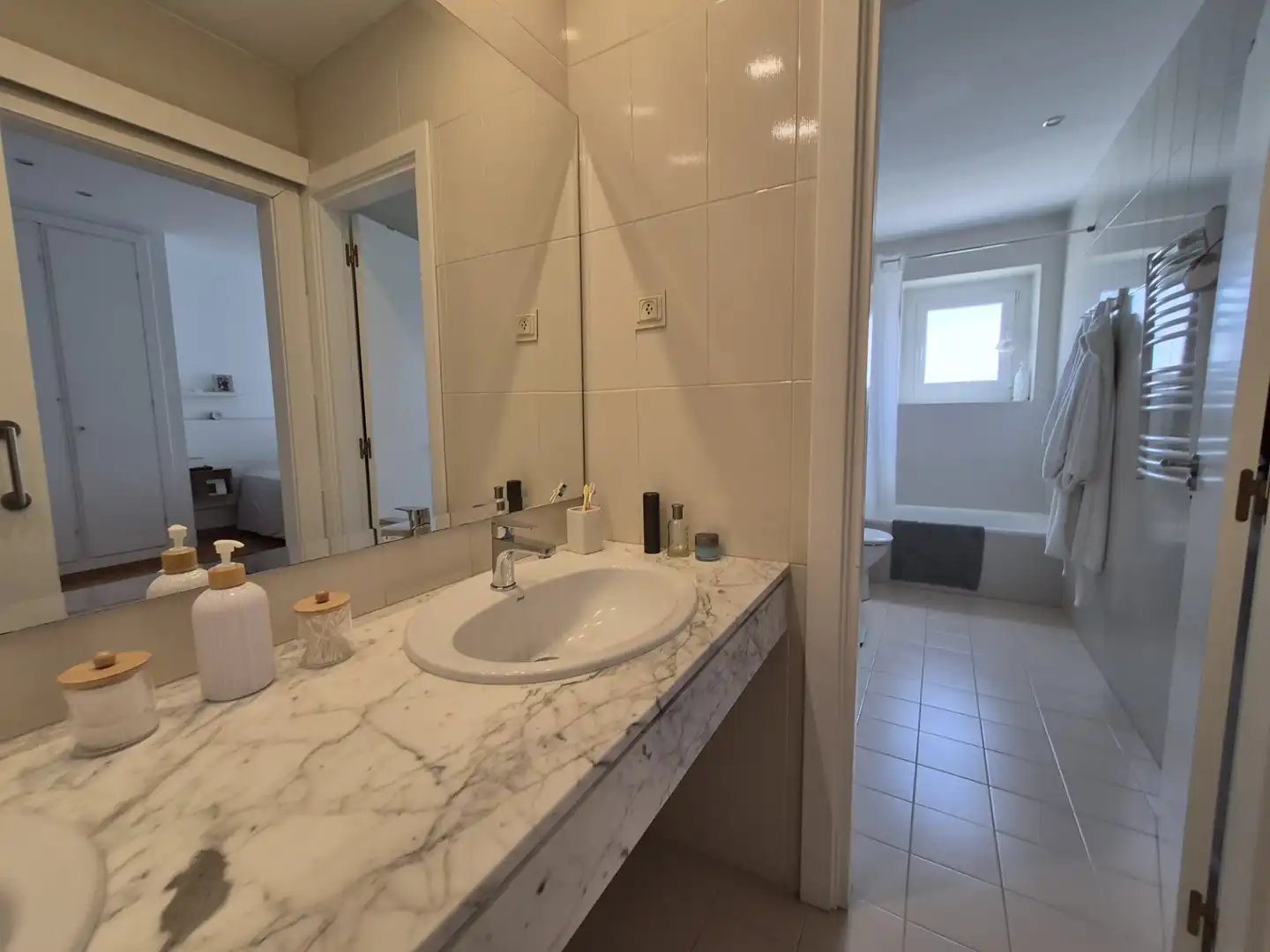 Badezimmer von Einfamilien-Reihenhaus zum Verkauf in Calella mit Klimaanlage, Heizung und Privatgarten