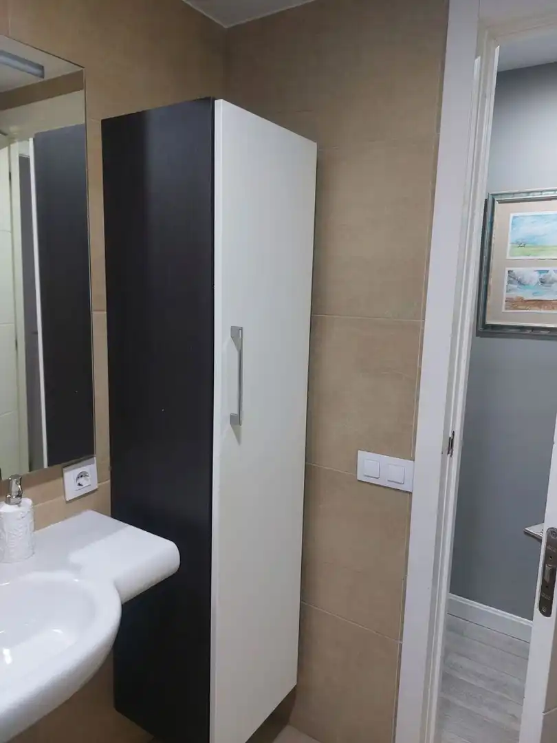 Badezimmer von Wohnung zur Miete in Sevilla mit Klimaanlage und Möbliert