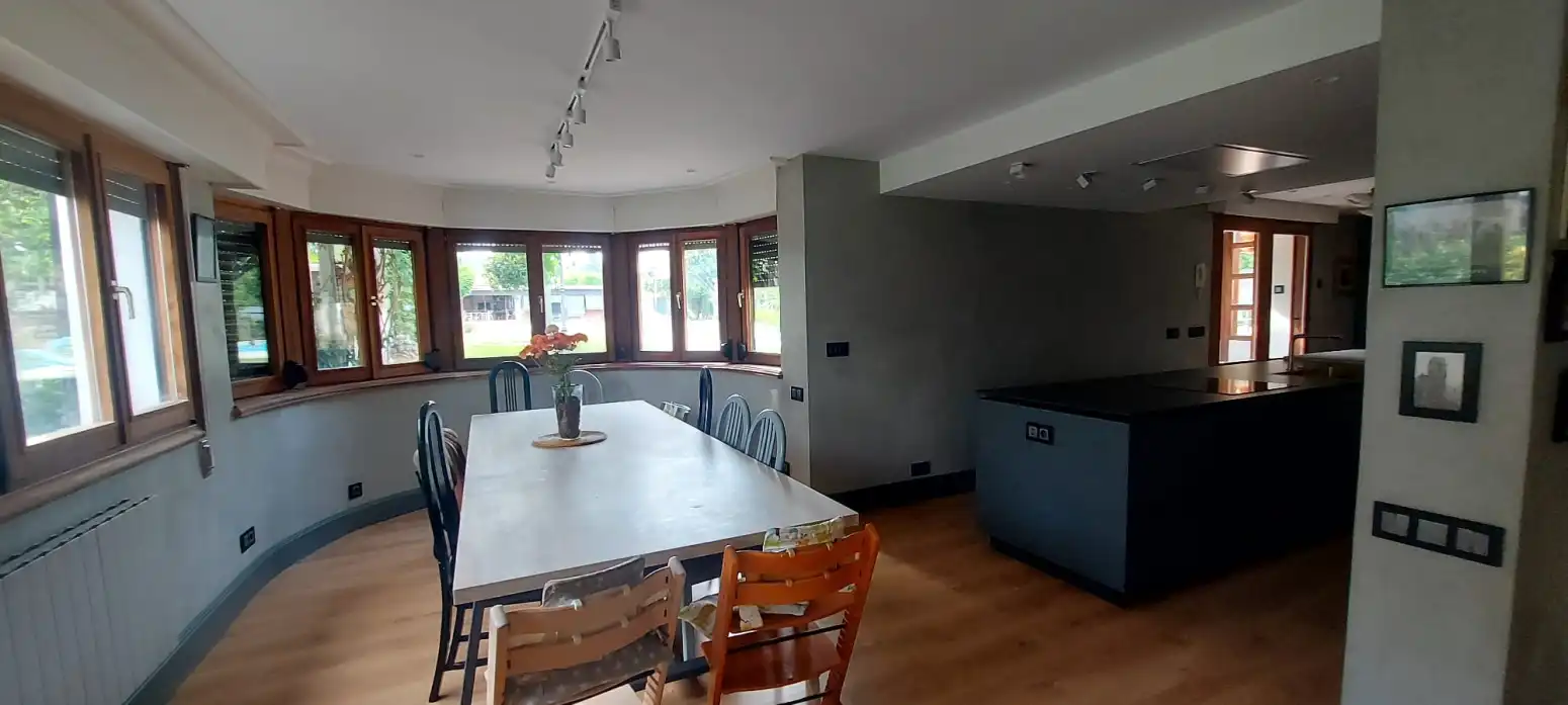 Comedor de Casa o chalet en venta en Albelda de Iregua con Aire acondicionado, Calefacción y Jardín privado