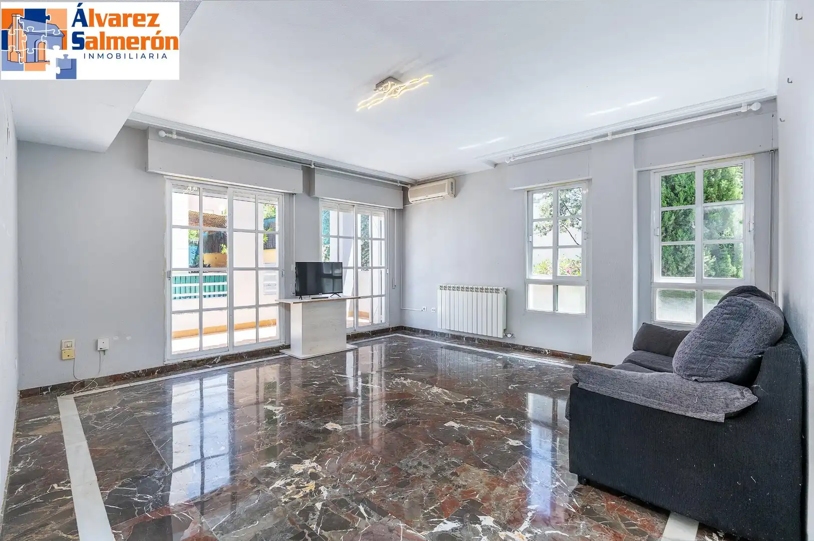 Sala de estar de Piso en venta en Granada con Aire acondicionado, Calefacción y Terraza