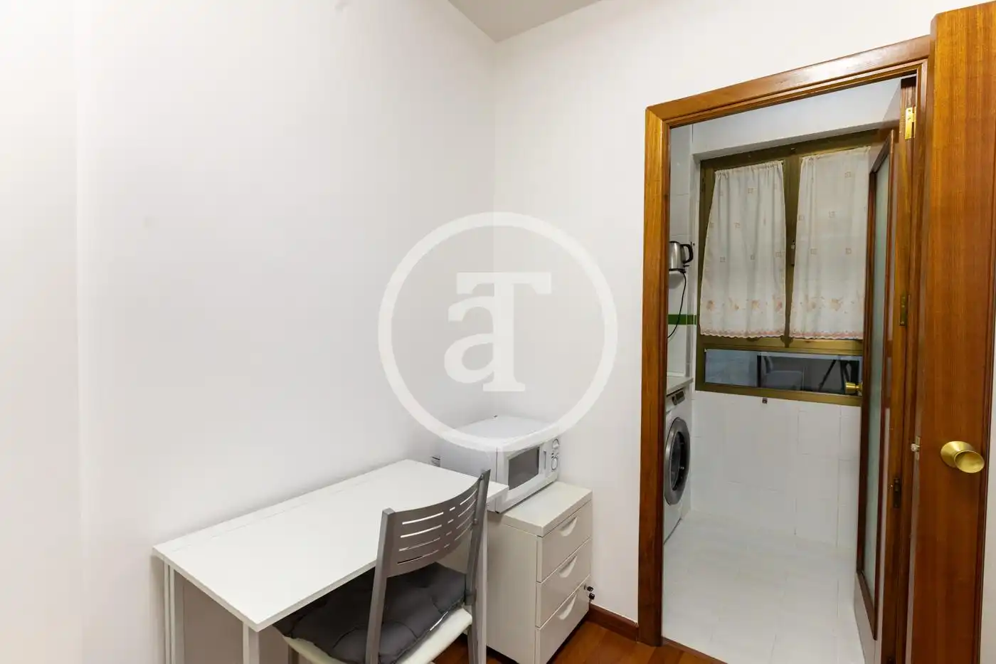 Appartamento con ascensore in affitto a Calle de la Reina, imagen 7