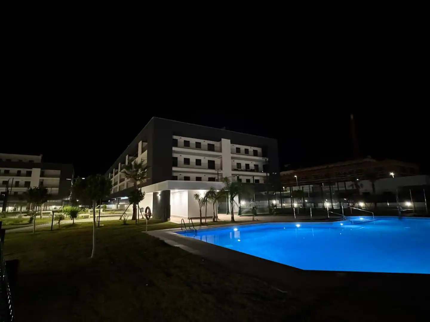 Schwimmbecken von Wohnung zur Miete in La Rinconada mit Klimaanlage, Heizung und Terrasse