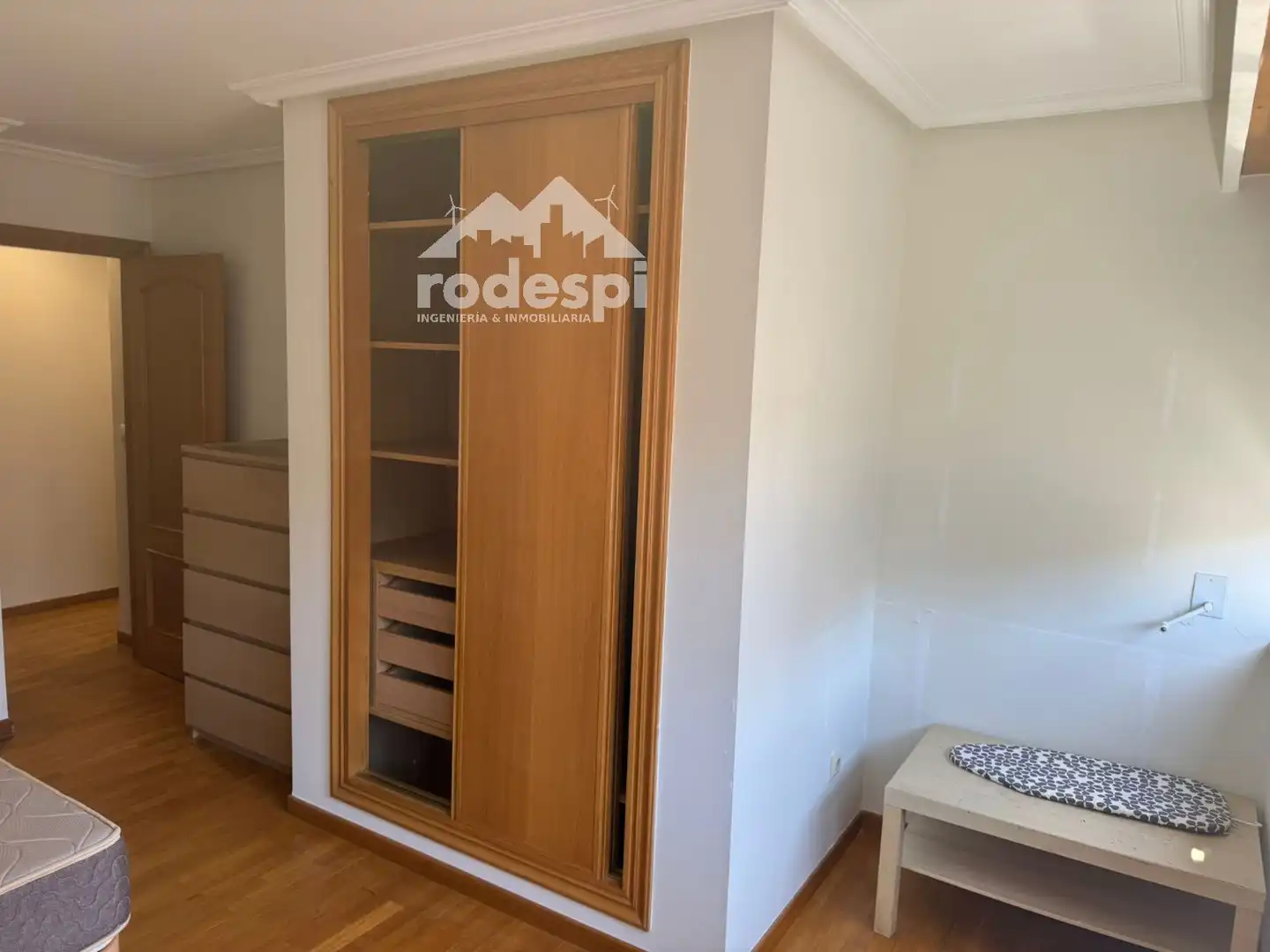 Habitación de Piso de alquiler en Ourense Capital  con Trastero y Amueblado
