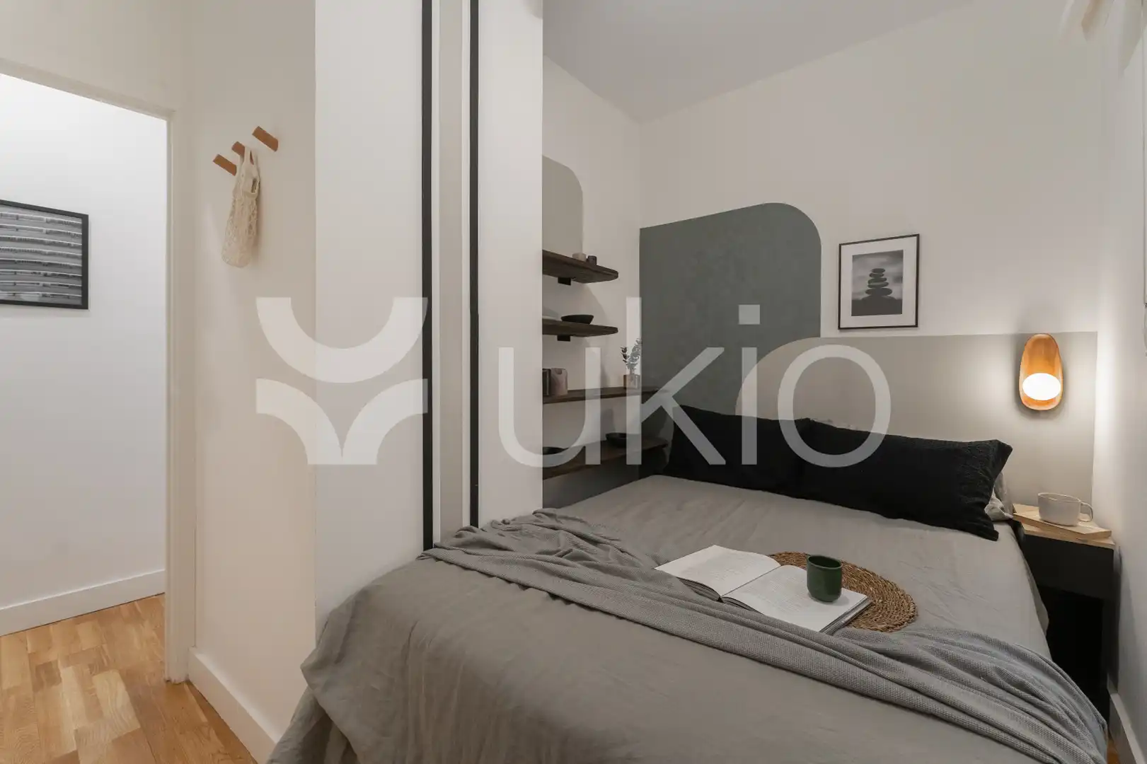 Dormitori de Apartament de lloguer en Madrid amb Aire condicionat, Calefacció i Moblat