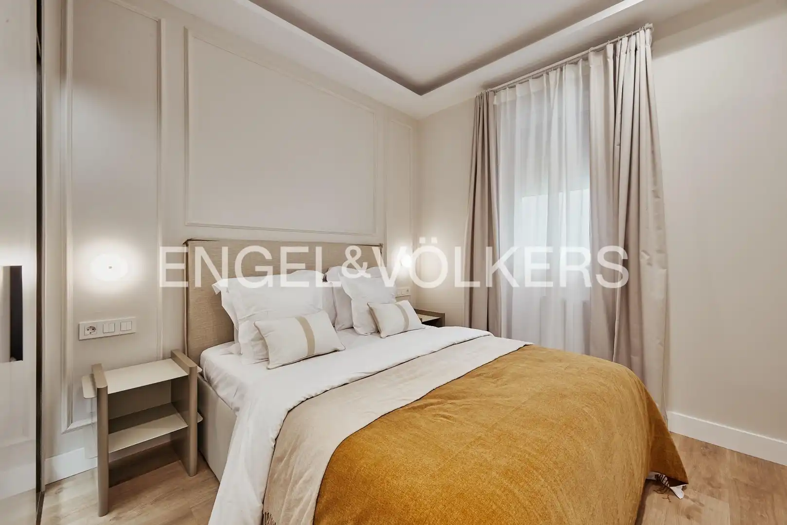 Bedroom of Flat for sale in Madrid  with Air Conditioner, Heating and Parquet flooring