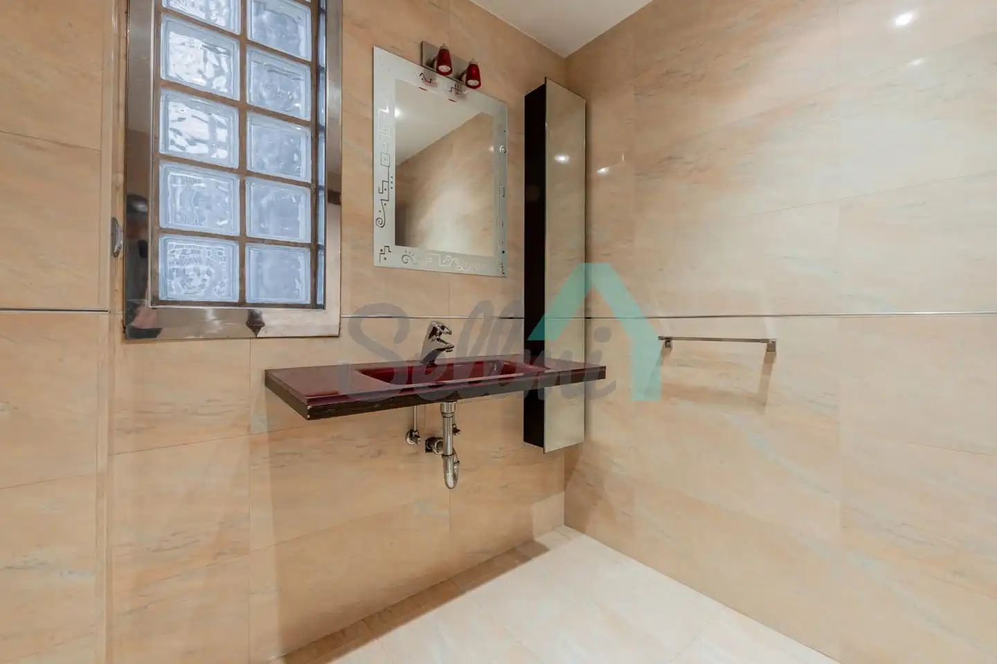 Badezimmer von Wohnung zur untervermieten in Oviedo  mit Heizung, Parkett und Möbliert
