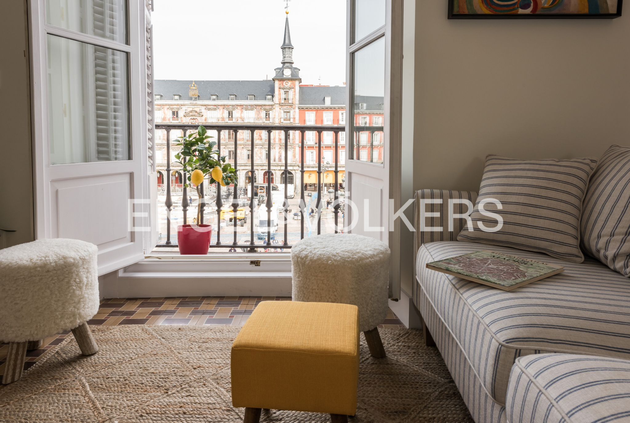 Dormitori de Apartament de lloguer en  Madrid Capital amb Aire condicionat, Calefacció i Moblat