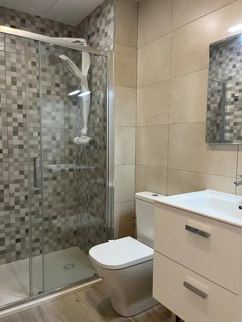 Bathroom of Flat for rent in Sant Boi de Llobregat  with Air Conditioner, Heating and Parquet flooring