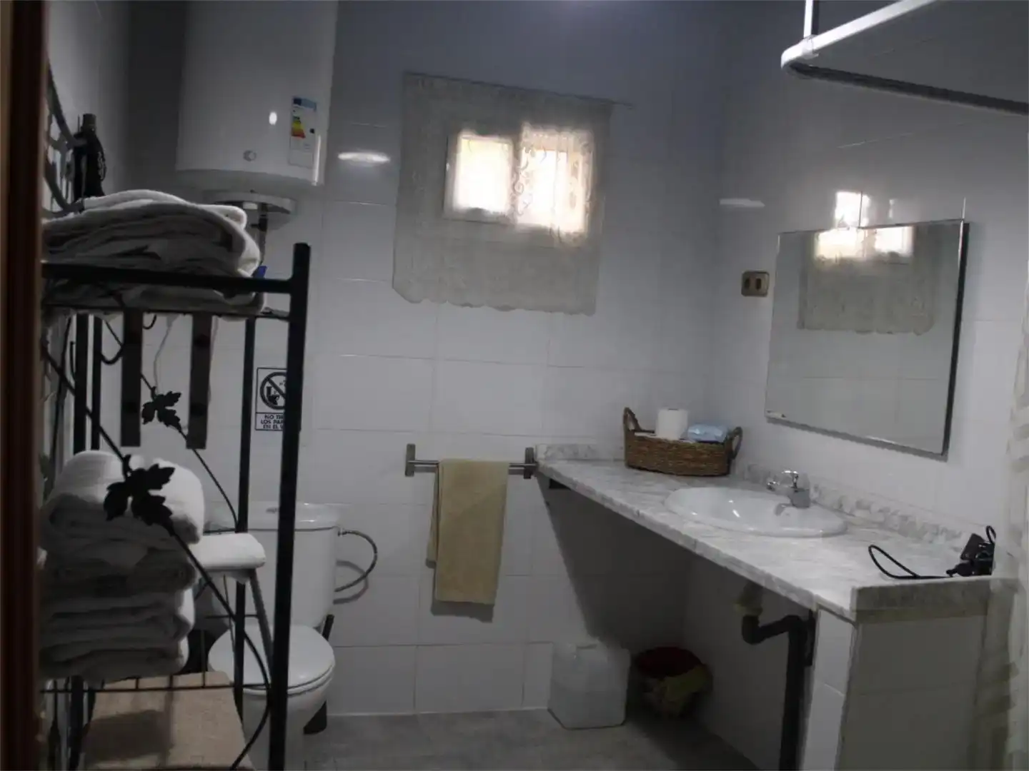 Bany de Finca rústica de lloguer en Motril amb Jardí privat, Piscina i Moblat
