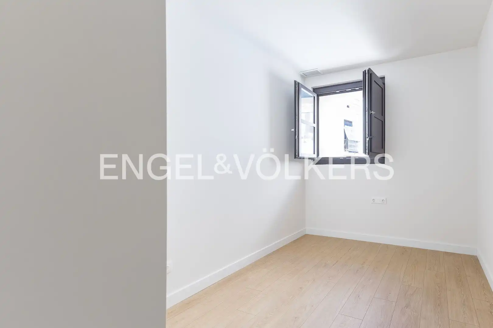Habitación de Ático en venta en Vilanova i la Geltrú con Aire acondicionado, Calefacción y Terraza
