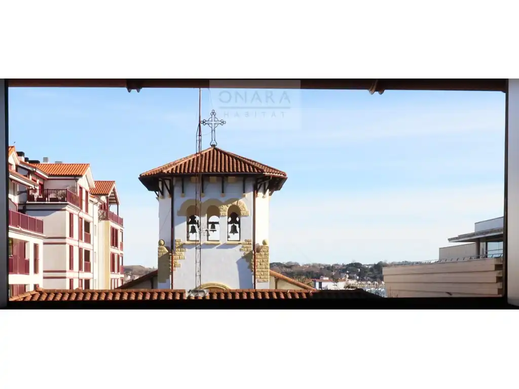 Vista exterior de Edifici en venda en Hondarribia