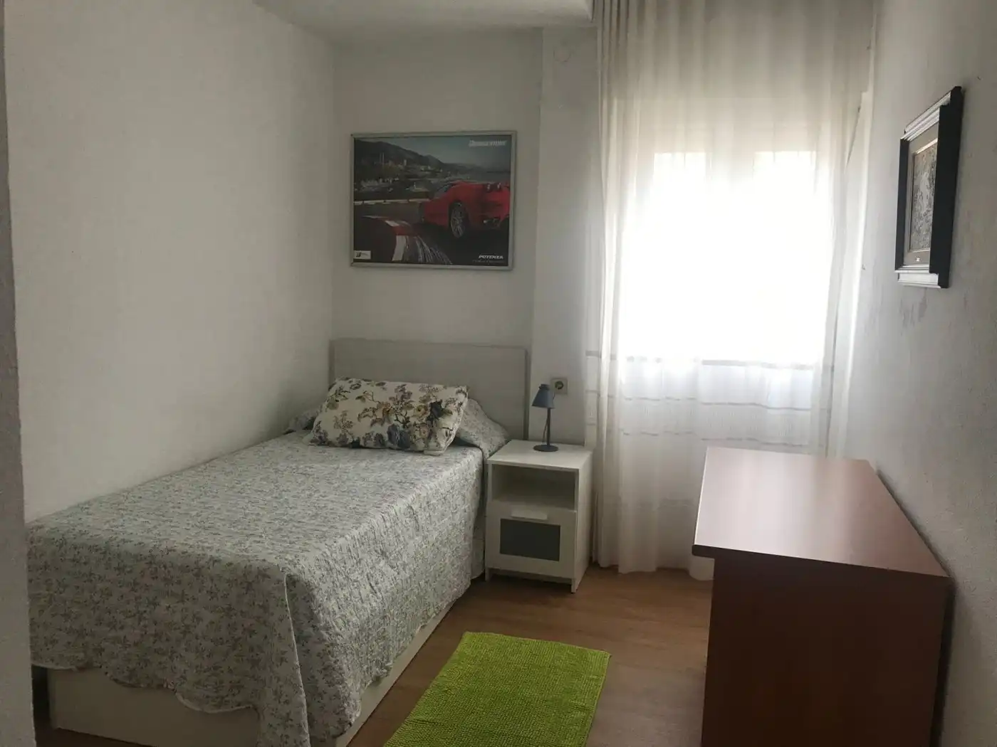 Habitación de Dúplex de alquiler en Cádiz con Terraza y Amueblado