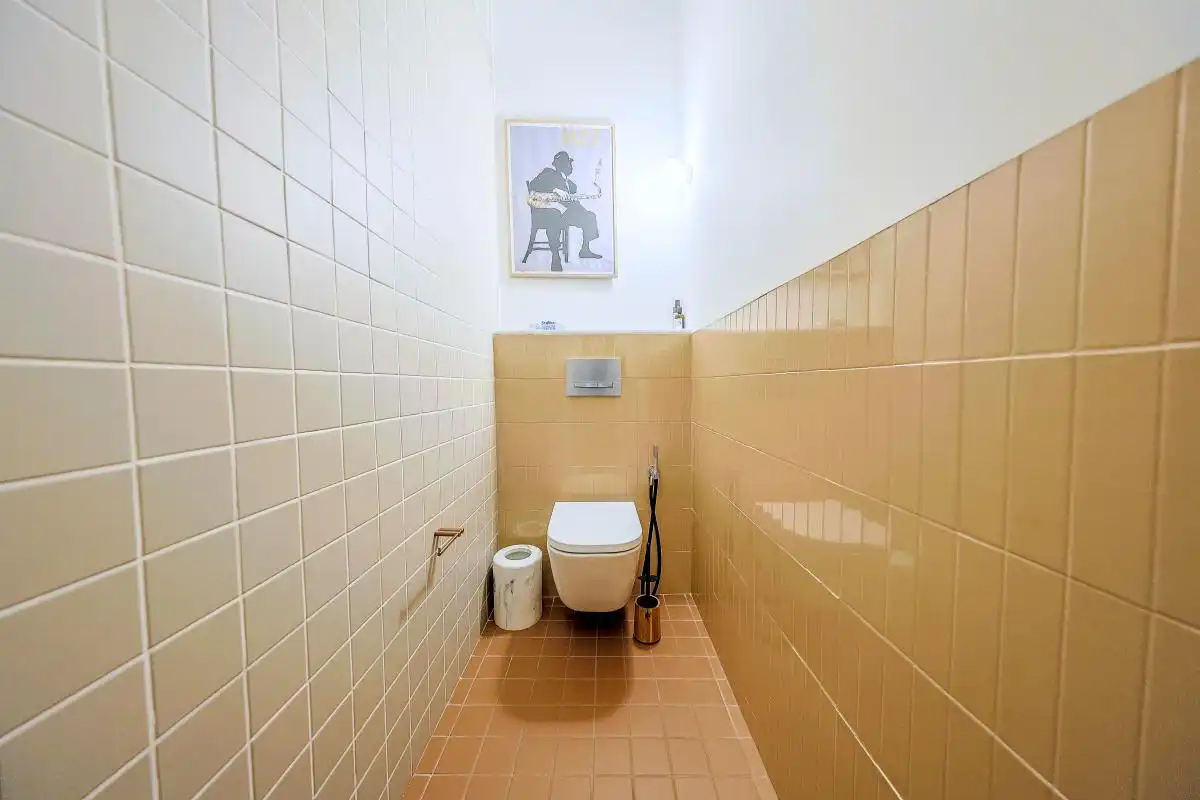 Badezimmer von Wohnung zum Verkauf in Madrid mit Klimaanlage, Heizung und Privatgarten