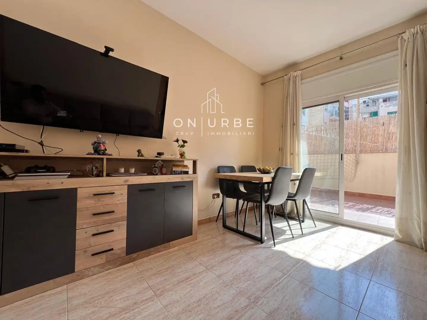 Living room of Flat for sale in Badalona  with Heating, Parquet flooring and Terrace