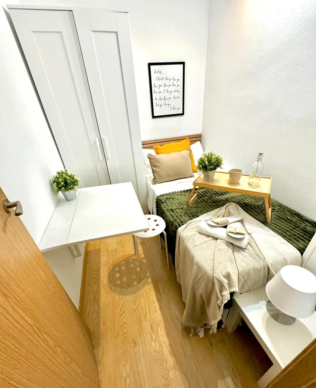 Bedroom of Flat to share in  Madrid Capital  with Heating, Private garden and Washing machine