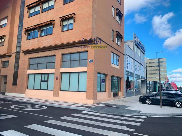 Local comercial en Alquiler en Avenida de Burgos en El Berrocal