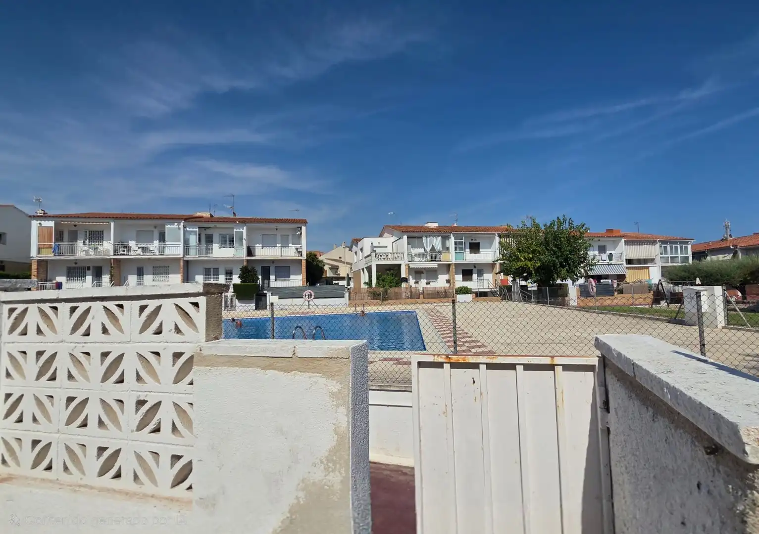 Vista exterior de Casa o xalet en venda en El Vendrell amb Jardí privat, Terrassa i Piscina comunitària
